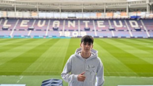 Alejandro Miró centrocampista fichaje Levante UD hasta 2028 Torrent CF