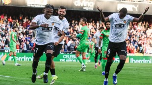 Sadiq y Ramazani celebran gol Valencia CF LaLiga