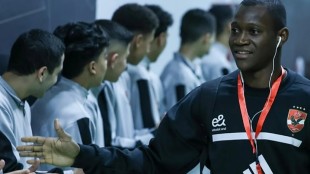 Aliou Dieng durante un entrenamiento con Al Ahly de Egipto