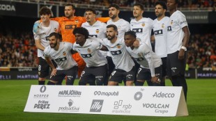 Jugadores del Valencia CF durante un entrenamiento preparando el partido