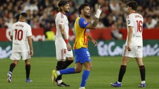 Hugo Duro celebra un gol con la camiseta del Valencia en Mestalla