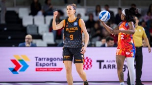 Hillsman celebra la clasificación del Valencia Basket en Copa de la Reina