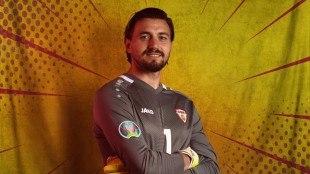 Dimitrievski durante un partido con la selección de Macedonia del Norte