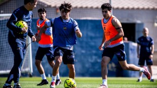 Carlos Álvarez entrena con el Levante UD en la Ciudad Deportiva