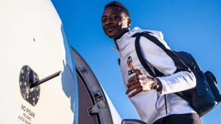 Carlos Corberán dirige entrenamiento Valencia CF previa partido Oviedo