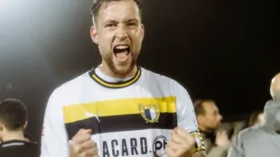 Justin de Haas celebra un gol con la camiseta del Famalicão portugués