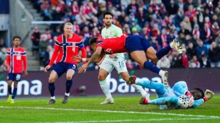 Eray Cömert del Valencia CF durante el partido con Suiza ante Noruega