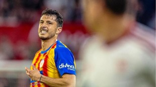 Guido Rodríguez durante entrenamiento Valencia CF en Paterna