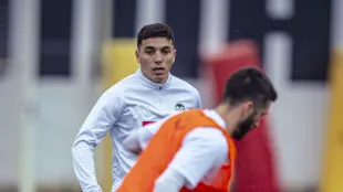 Filip Ugrinic entrenando en la ciudad deportiva de Paterna con el Valencia CF