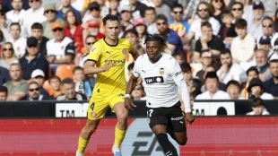 El Valencia suma tres puntos vitales ante el Girona (2-1)