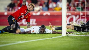 Carlos Corberán protesta decisión arbitral durante Mallorca Valencia CF