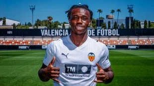 David Otorbi renueva dos temporadas con el Valencia CF