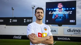 Guido Rodríguez durante el partido ante el Sevilla en el Sánchez Pizjuán