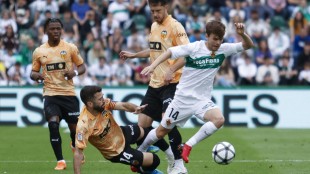 Lucas Cepeda celebra su primer gol con el Elche ante el Valencia