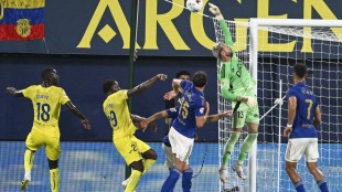 Aarón Escandell durante un partido con el Real Oviedo esta temporada