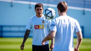 Núñez se lesiona y deja a Corberán con solo dos centrales