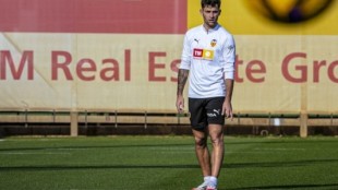 Pepelu durante un entrenamiento del Valencia CF en la Ciudad Deportiva