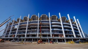 El Nou Mestalla suma otro hito con la instalación de su cubierta