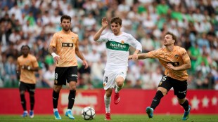 Aleix Febas durante entrenamiento del Elche CF en la ciudad deportiva