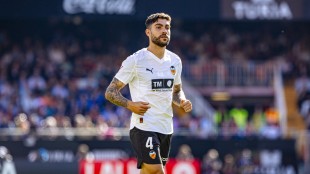 Unai Núñez durante un entrenamiento con el Valencia CF en la Ciudad Deportiva