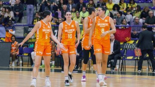 Jugadores Valencia Basket durante partido ante Jairis fase regular