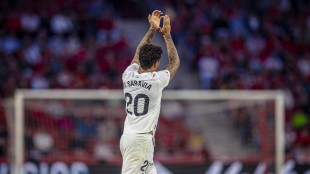 Renzo Saravia durante el partido Valencia CF Girona en Mestalla