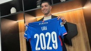El Valencia CF sigue a Erik Lira, centrocampista de Cruz Azul