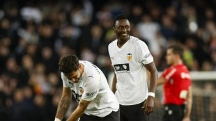 Hugo Duro y Sadiq pugnan por la titularidad en el Valencia CF