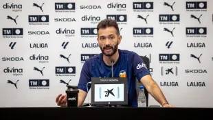 Carlos Corberán durante rueda de prensa tras derrota Valencia CF ante Elche