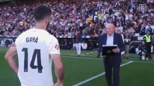 Gayà cumple 400 partidos con el Valencia CF en emotivo homenaje