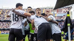 El Valencia CF se aleja del descenso tras ganar al Girona