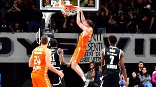Reuvers marca un hito en Euroliga con el Valencia Basket