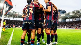 Jugadores del Levante celebran el gol de la permanencia ante Mallorca