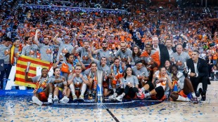 Yvonne Anderson celebra canasta ganadora Valencia Basket Liga F Endesa