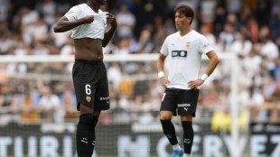 Jugadores del Valencia CF durante un partido en Mestalla esta temporada