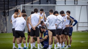 Lucas Beltrán entrenando con el Valencia CF en la ciudad deportiva