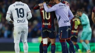 El Levante remonta al Osasuna tras ir 0-2 y evita el descenso