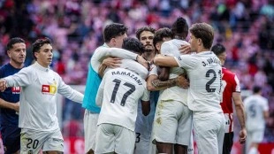 El Valencia CF se acerca a la permanencia tras ganar en San Mamés