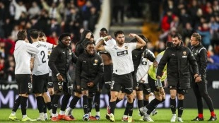 El Valencia busca el milagro ante el Barça para volver a Europa