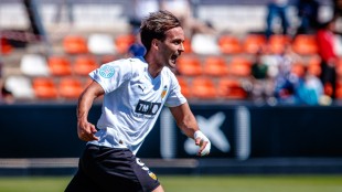 Mario Domínguez firma renovación Valencia CF ciudad deportiva Paterna