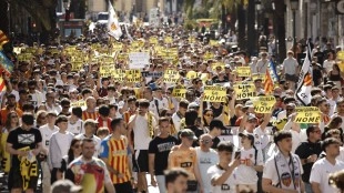 Ocho mil valencianistas marchan contra Lim tras quedar sin Europa