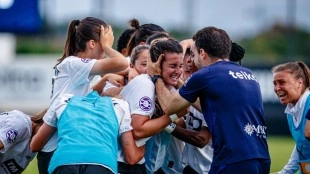 El Valencia CF Femenino regresa a Primera tras empatar con el Villarreal