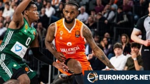 Jean Montero celebra el premio MVP Playoffs Euroliga