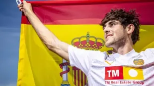 Javi Guerra durante un entrenamiento con el Valencia CF en la Ciudad Deportiva