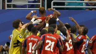 España golea a Arabia Saudí y lidera su grupo en el Mundial
