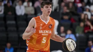 Sergio de Larrea base Valencia Basket durante partido ACB temporada 2026