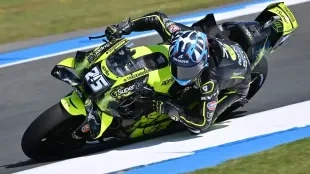 Raúl Fernández gana la sprint de Assen y sacude MotoGP