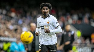 Thierry Rendall durante un partido con el Valencia CF en Mestalla