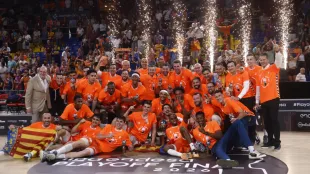 Jean Montero celebra el título de Valencia Basket campeón ACB 2026