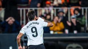 Hugo Duro durante un partido del Valencia CF en Mestalla